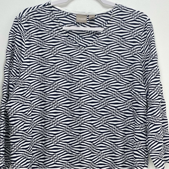 Chicos Raised Abstract Top - Picture 5 of 5